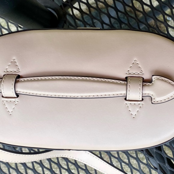 VINCE CAMUTO WOVEN Crossbody bucket black cream Bag purse with Strap Dust bag - Picture 3 of 8